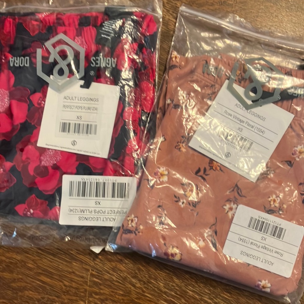 Two new pairs of ladies/juniors extra small leggings by Agnes & dora